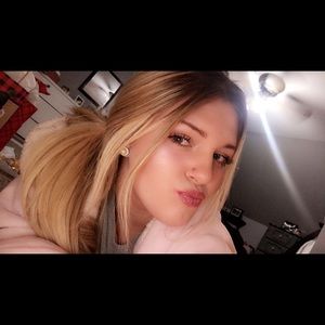 Meet your Posher, Kayla